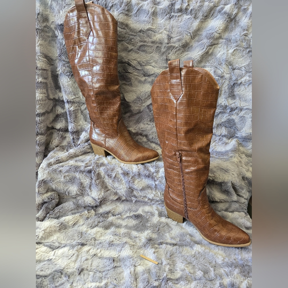 NWB Sun + Stone Dollyy Comfort Insole Croc-Embossed‎ Knee-High Cowgirl Boots - Picture 2 of 8